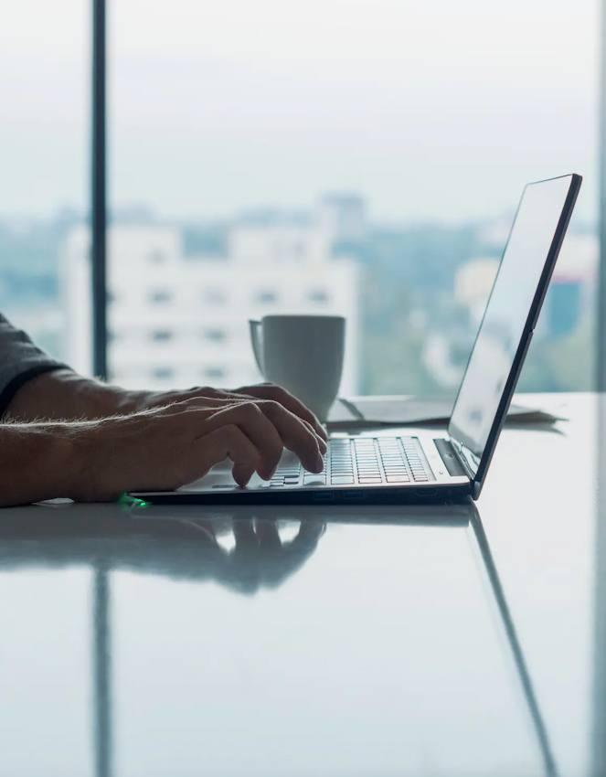 Vurdering af virksomhed baseret på fremtidig indtjening, analyser og forretningsplan